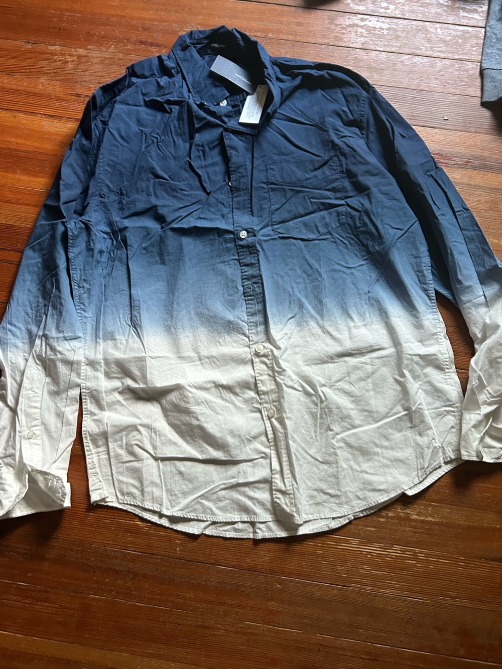 American Eagle Classic Navy Button-Up Shirt
SIZE: L
BRAND NEW WITH TAGS